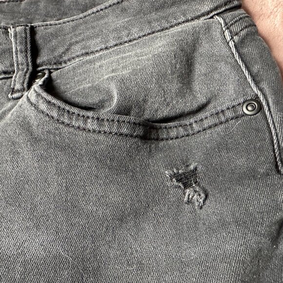 Sonoma Women's Plus 20W Grey Bermuda Shorts High Rise Raw Hem Distressed New - Picture 5 of 9